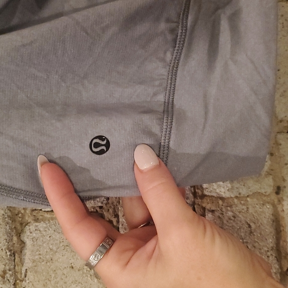 Lululemon Cut-out Workout Tank. Light Purple / Grey. Size 2. Womens - Picture 5 of 5